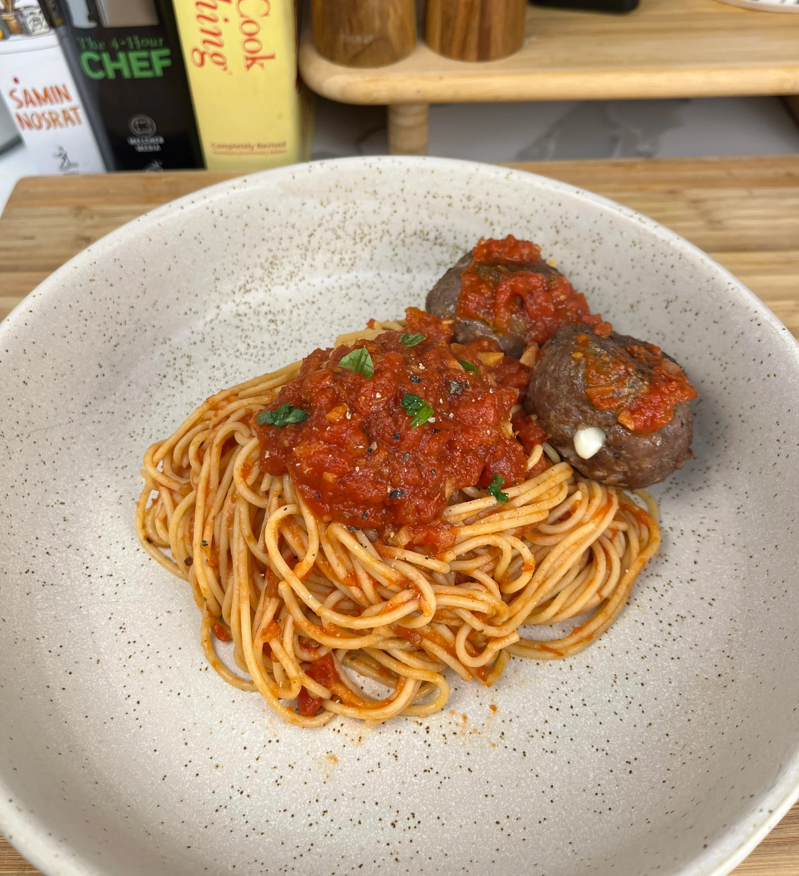 sunday-sauce-with-mozzarella-stuffed-meatballs