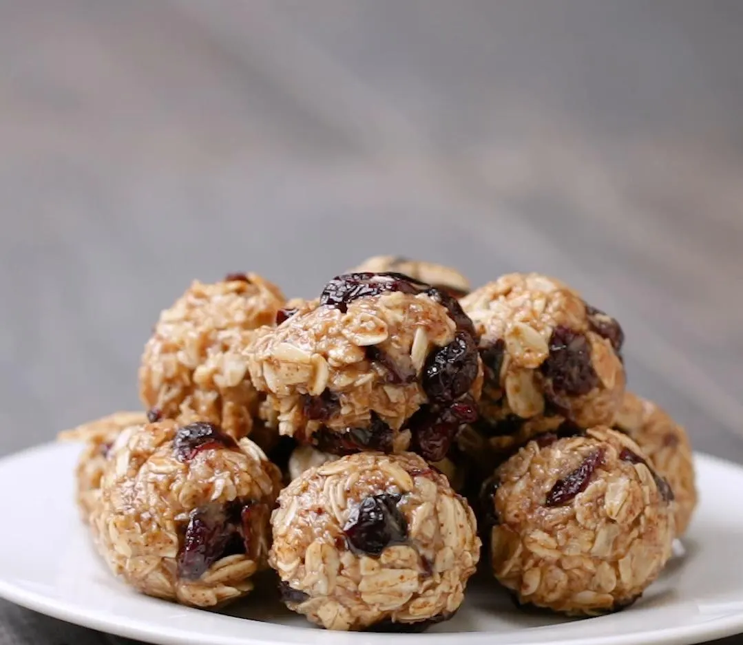 23.-no-bake-blueberry-energy-bites