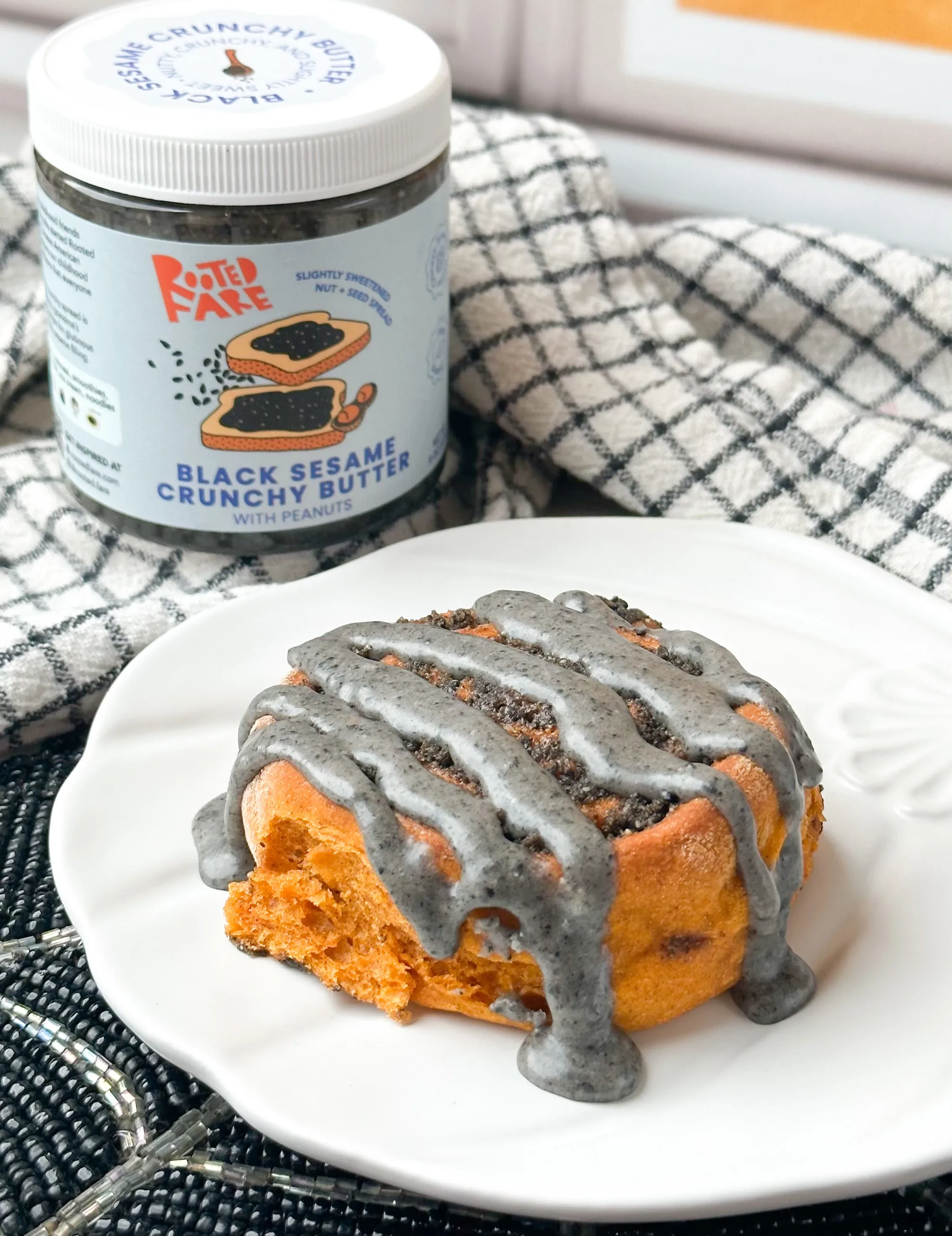 pumpkin-black-sesame-cinnamon-rolls