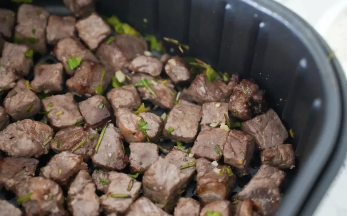 air-fryer-garlic-steak-bites
