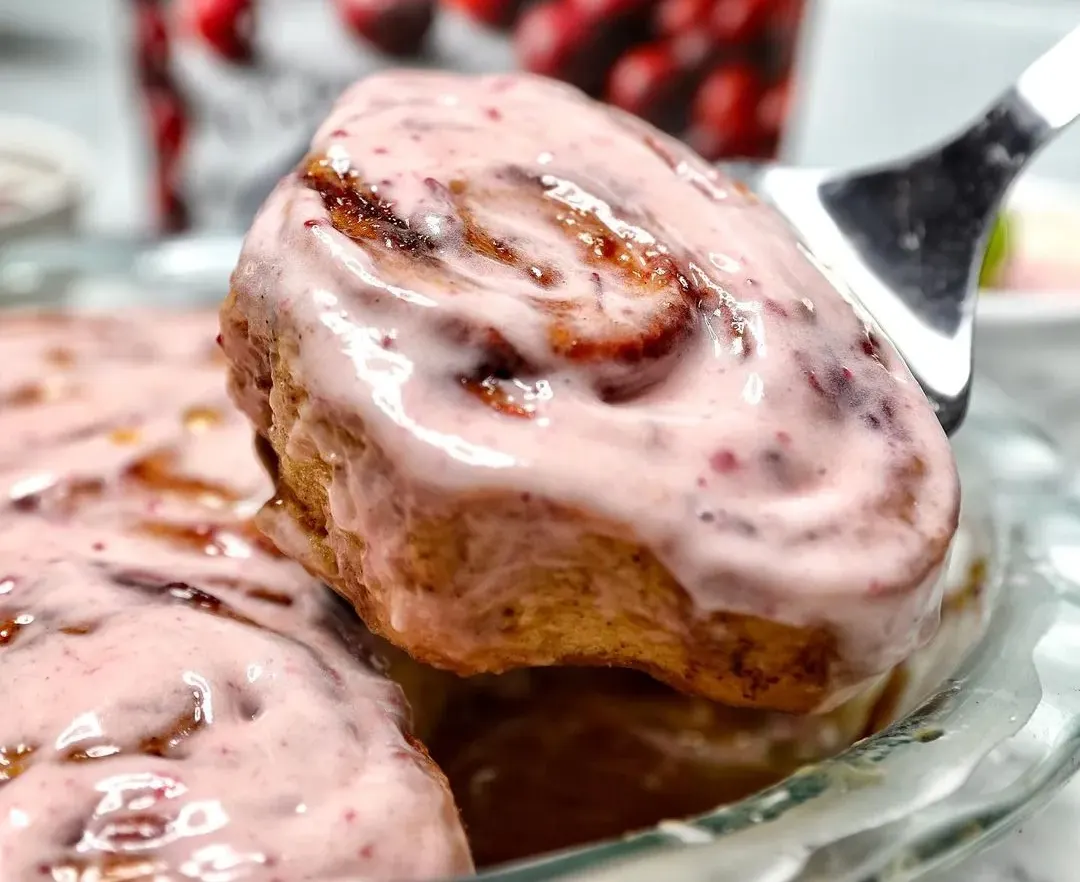 cranberry-rolls-w-cranberry-cream-cheese-icing