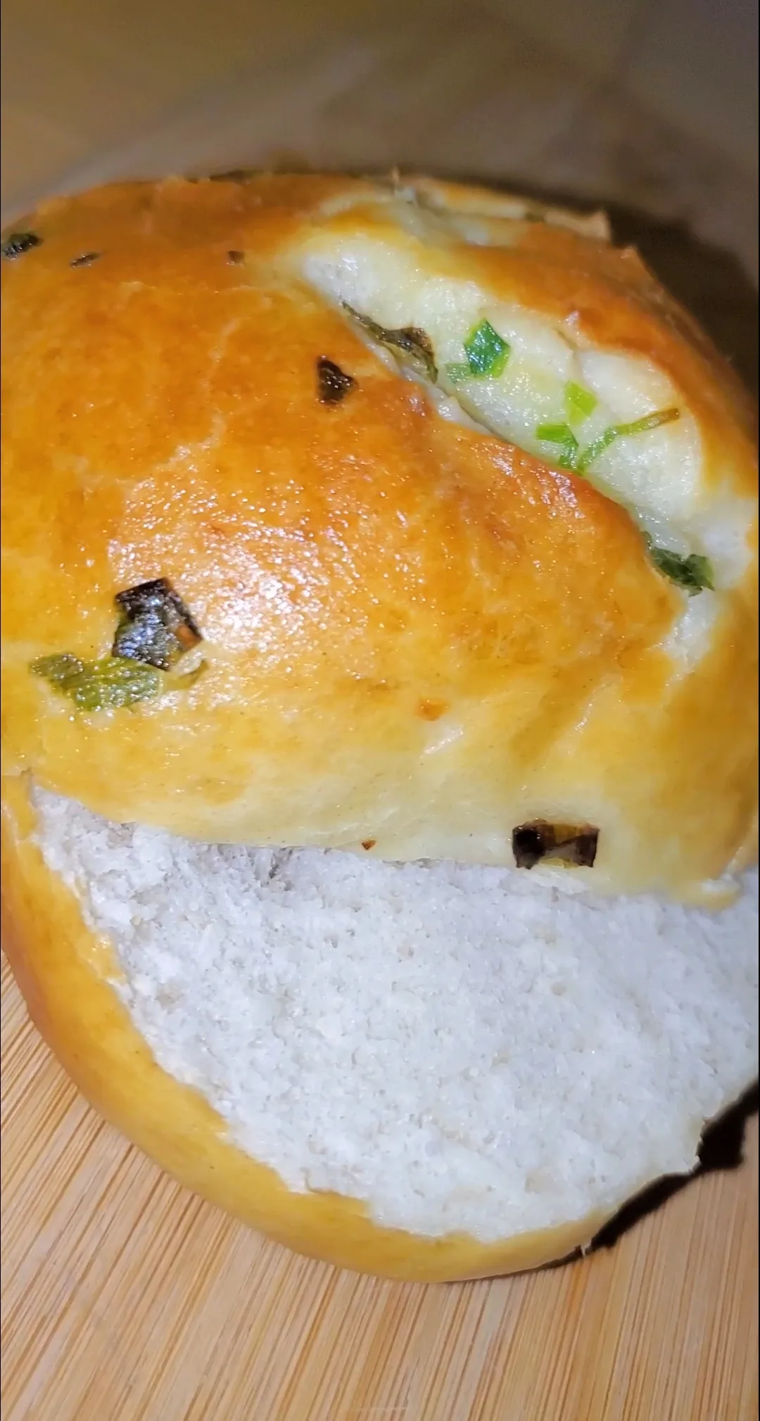 garlic-butter-pretzel-buns