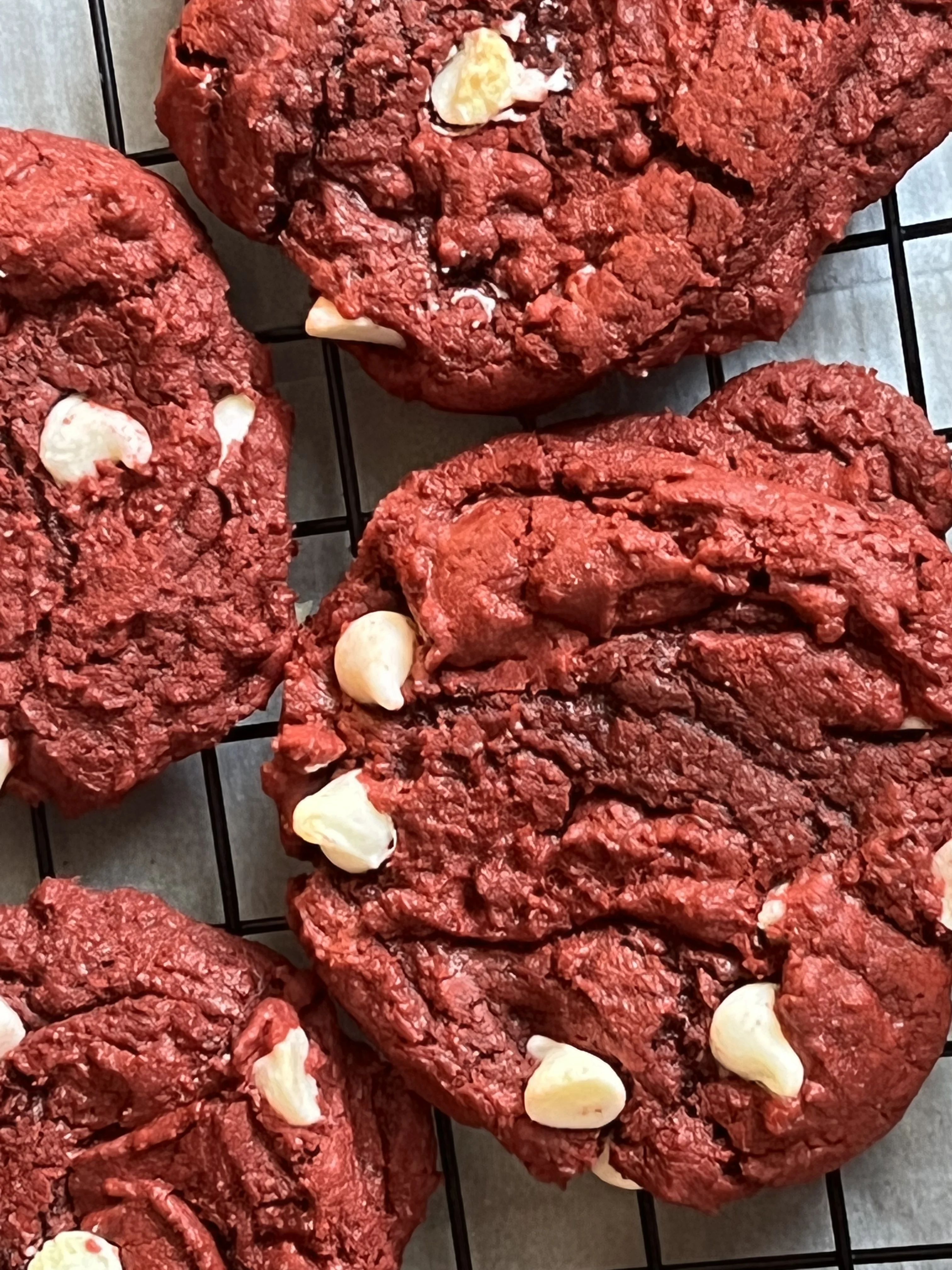 white-chocolate-red-velvet-cookies