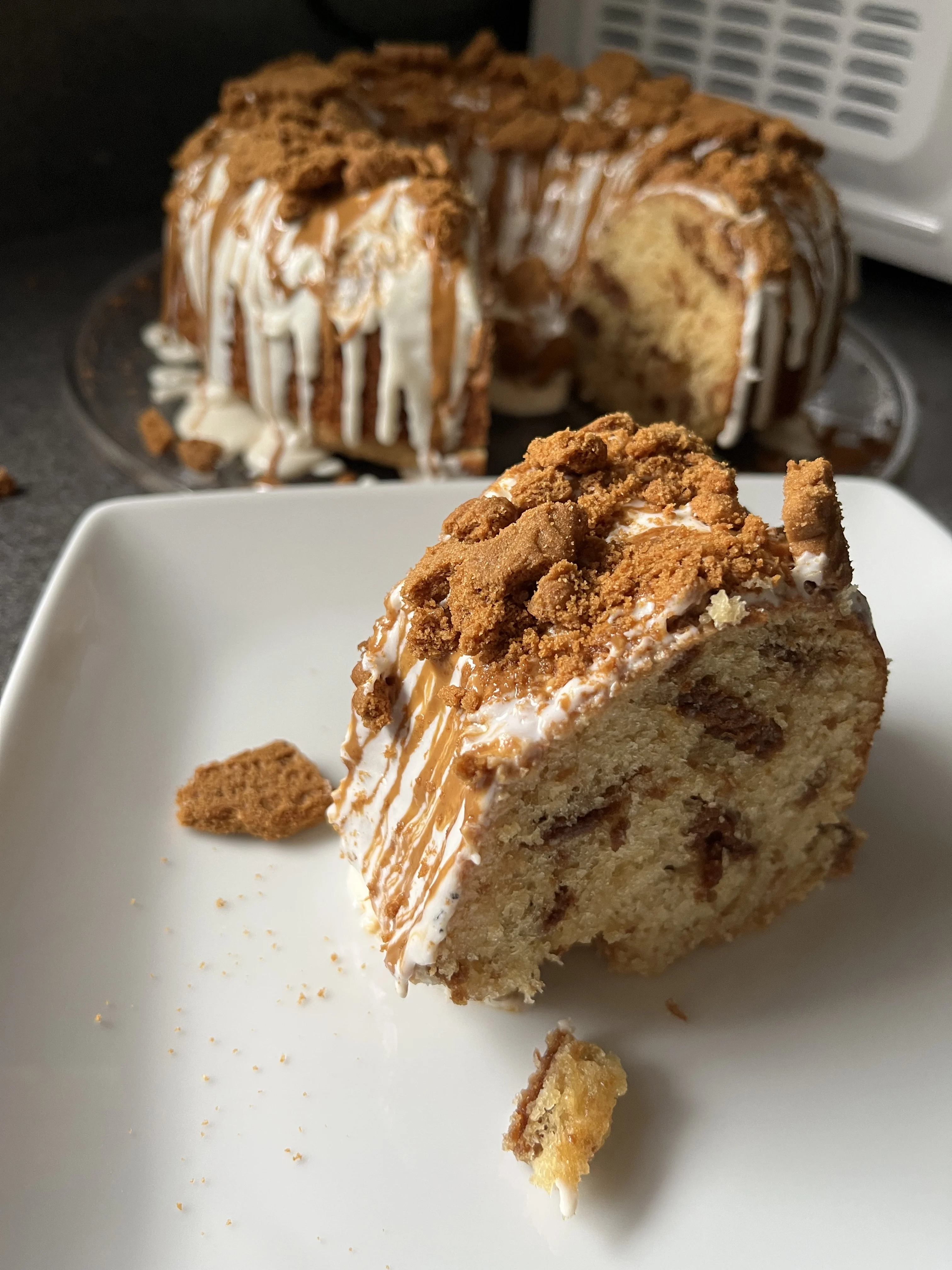 loaded-biscoff-bundt-cake