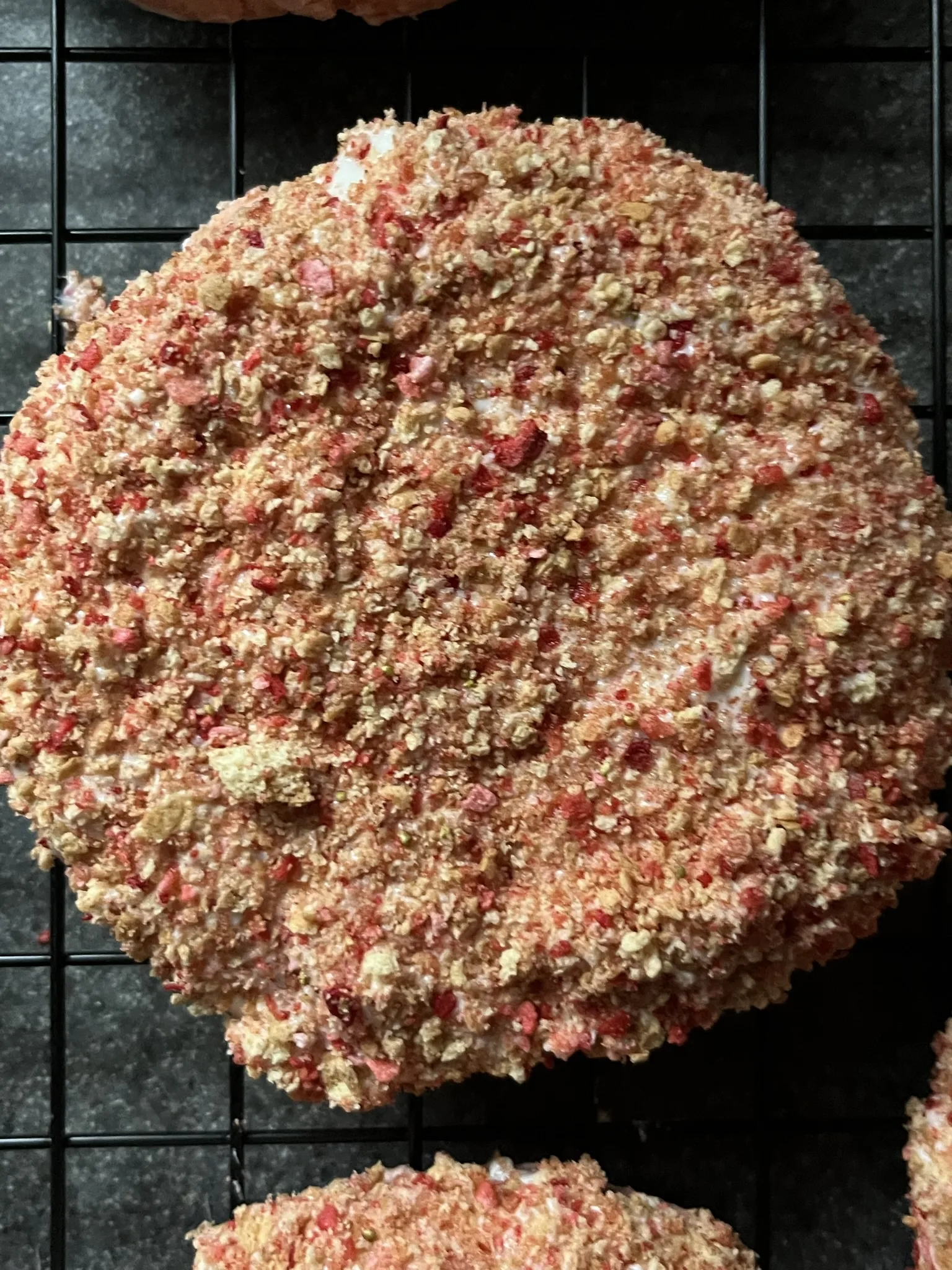 strawberry-crunch-cake-cookies