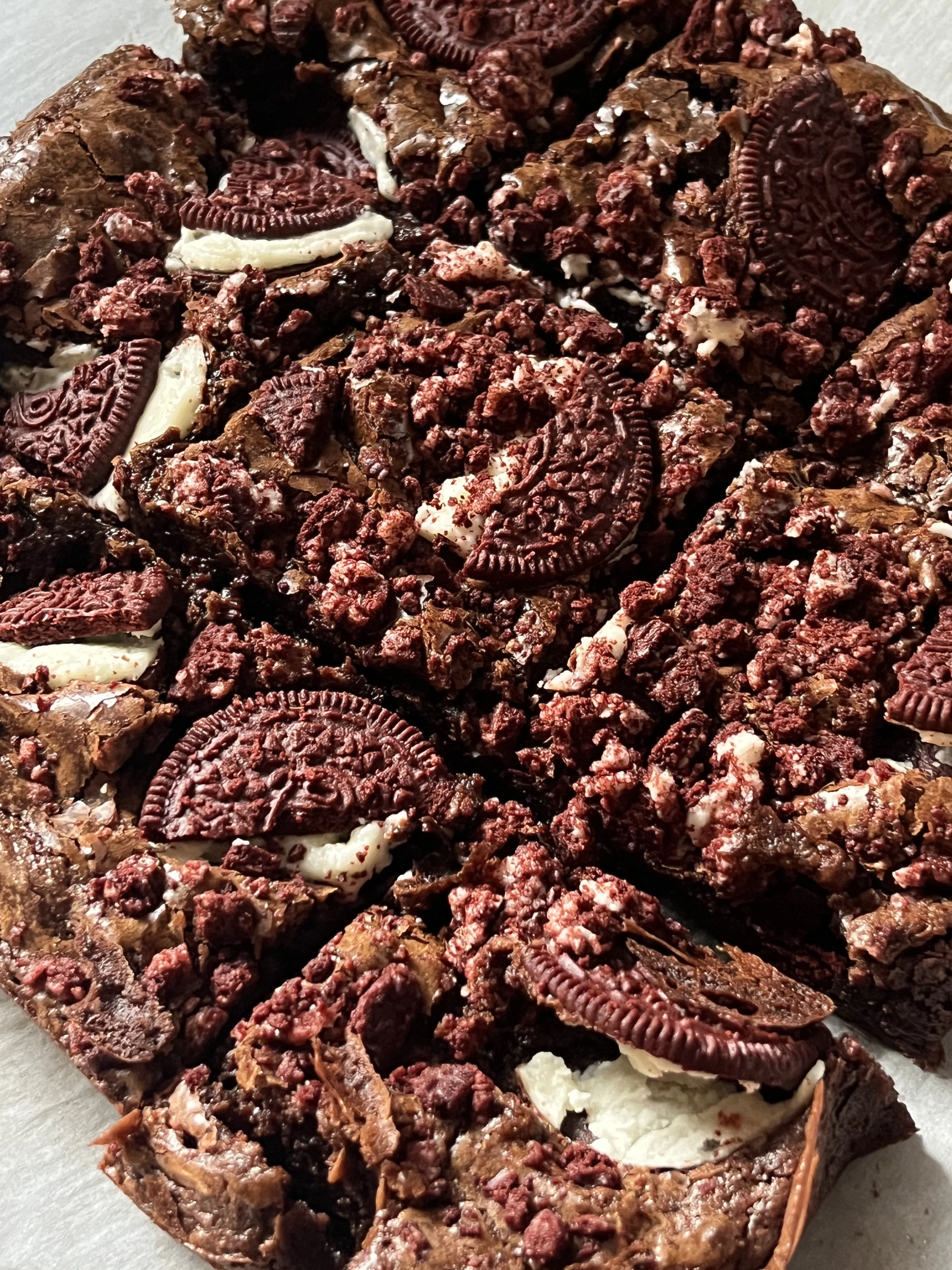 limited-edition-red-velvet-oreo-brownies
