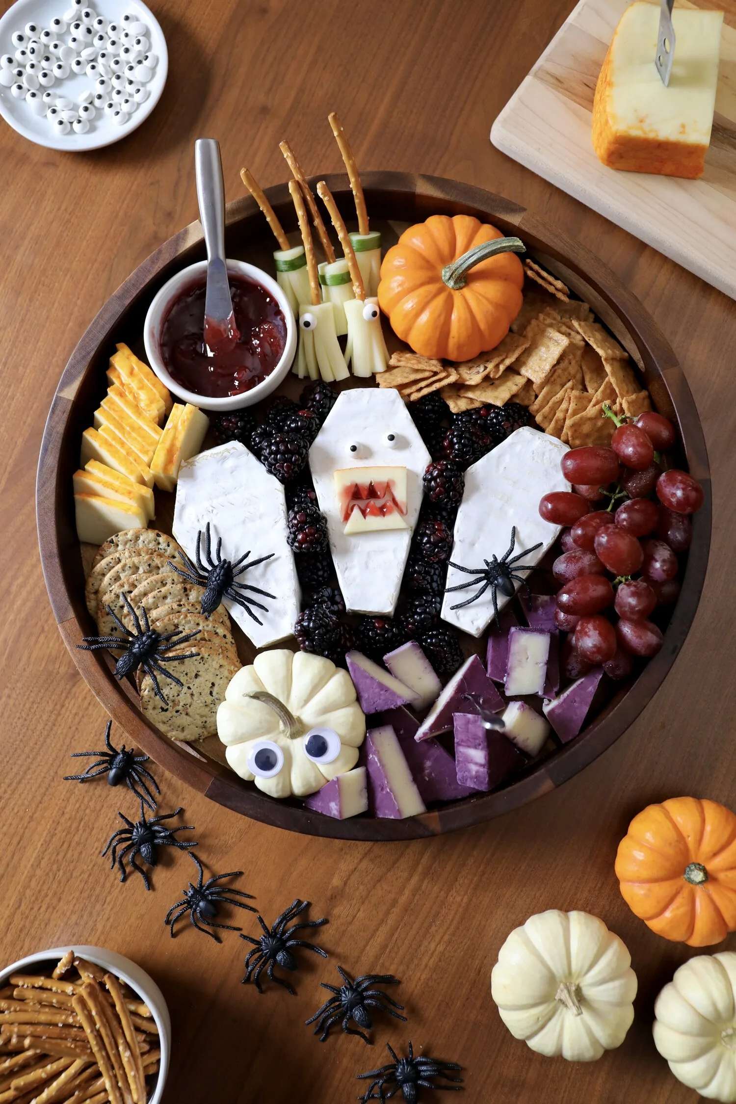 spooky-halloween-cheese-board