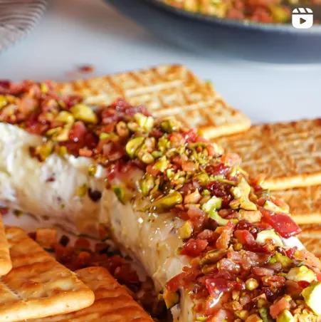 cream-cheese-com-mel-e-crocante-de-pistache-e-bacon