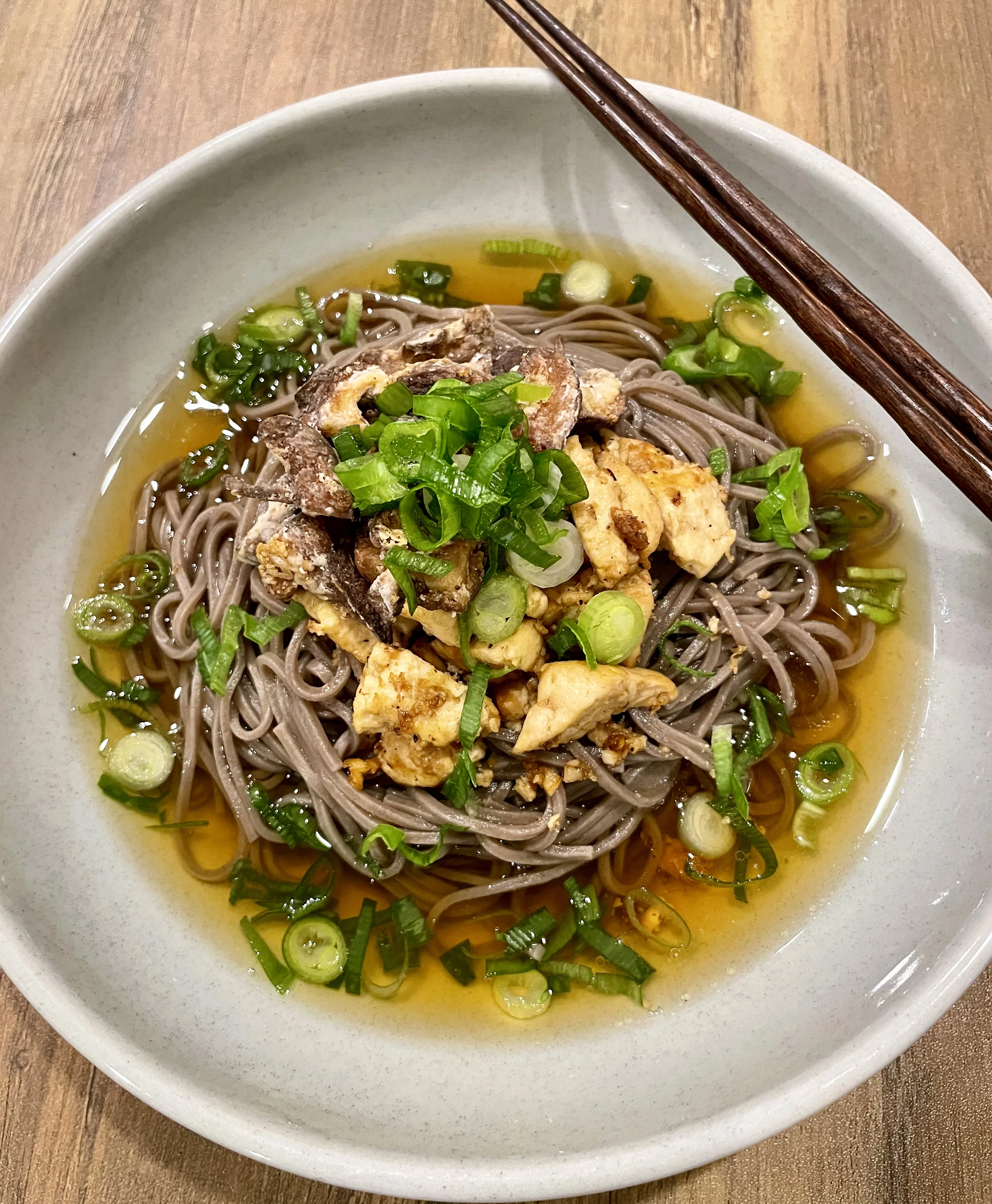 vegan-soba-noodle-with-crispy-mushroom-and-soy-garlic-tofu