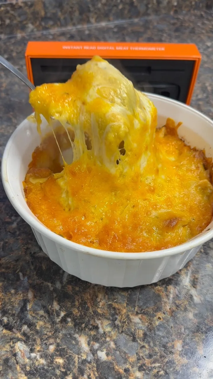 jerk-chicken-stuffed-mac-and-cheese-shells