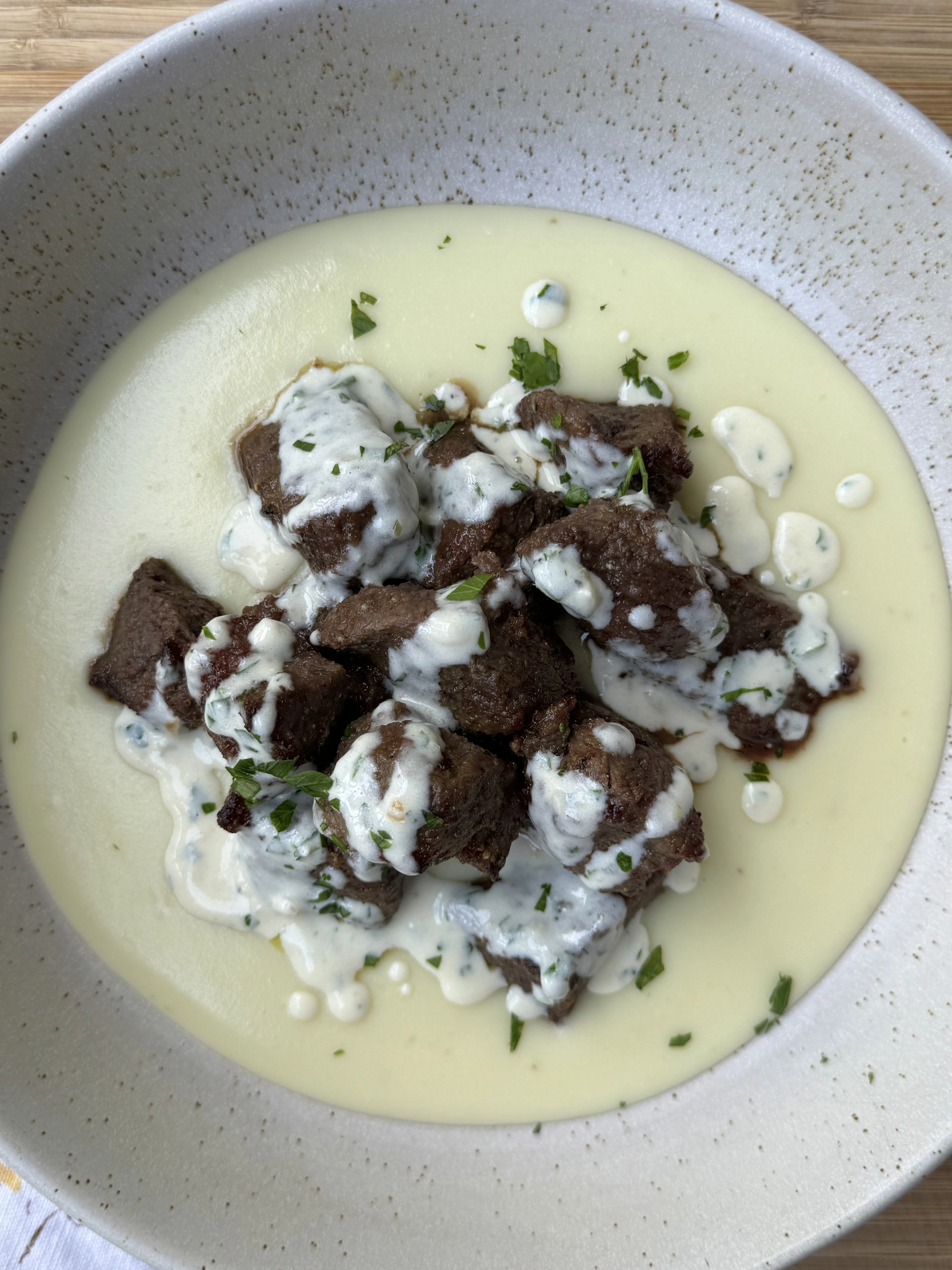 air-fryer-steak-bites-with-garlic-cream-sauce