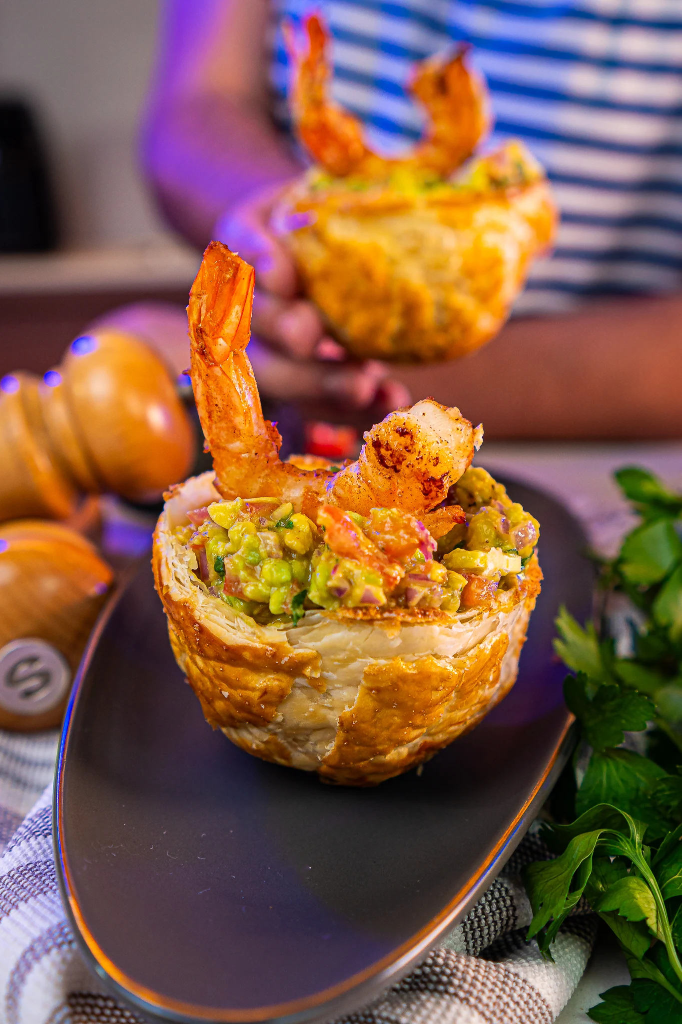 cesta-de-guacamole-e-camarao