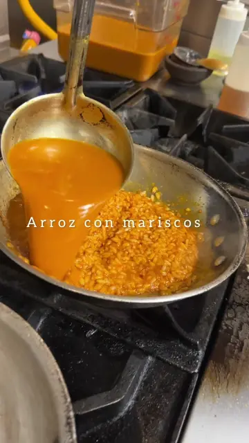 arroz-con-mariscos-seafood-rice