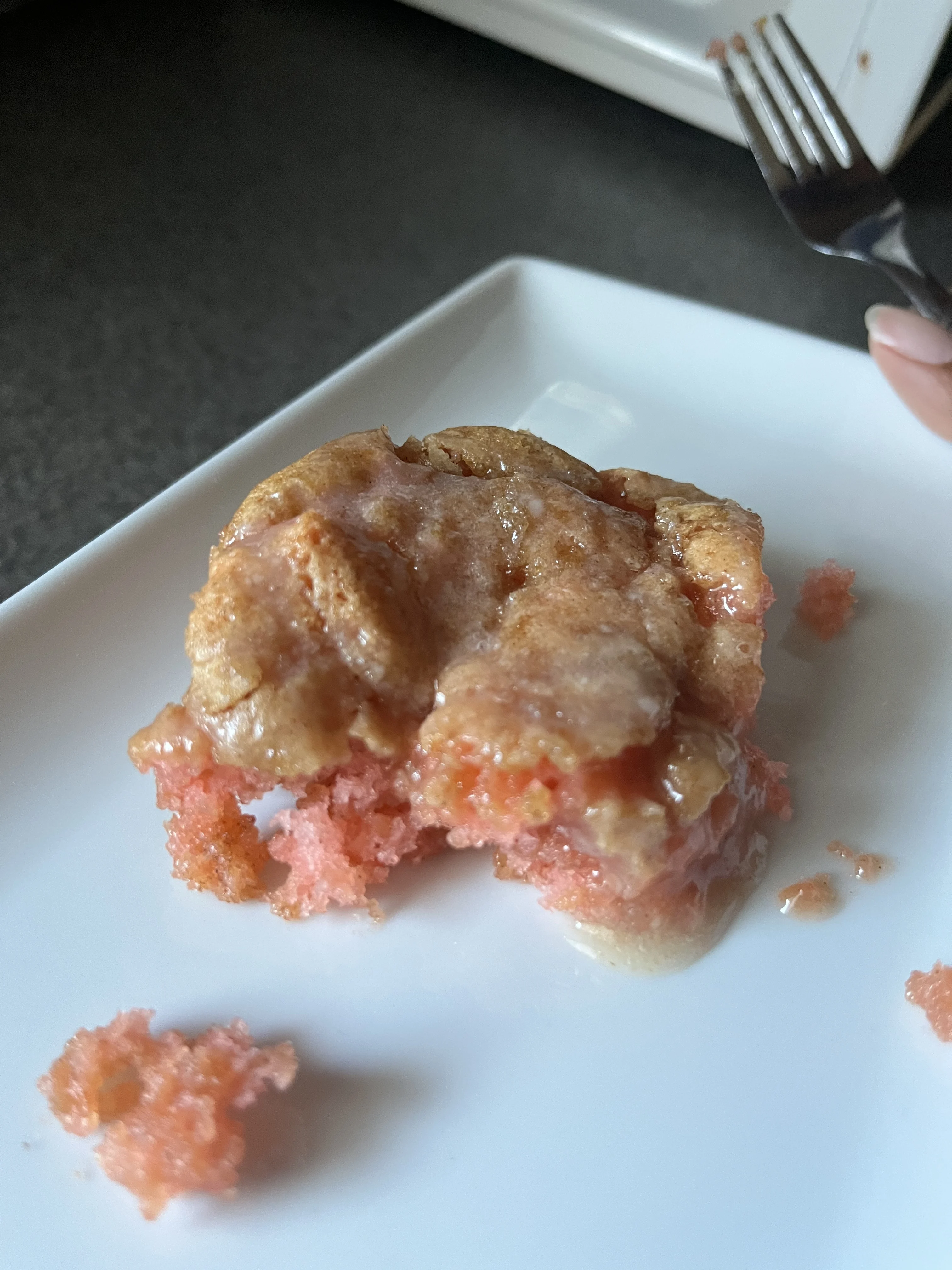strawberry-honey-bun-cake