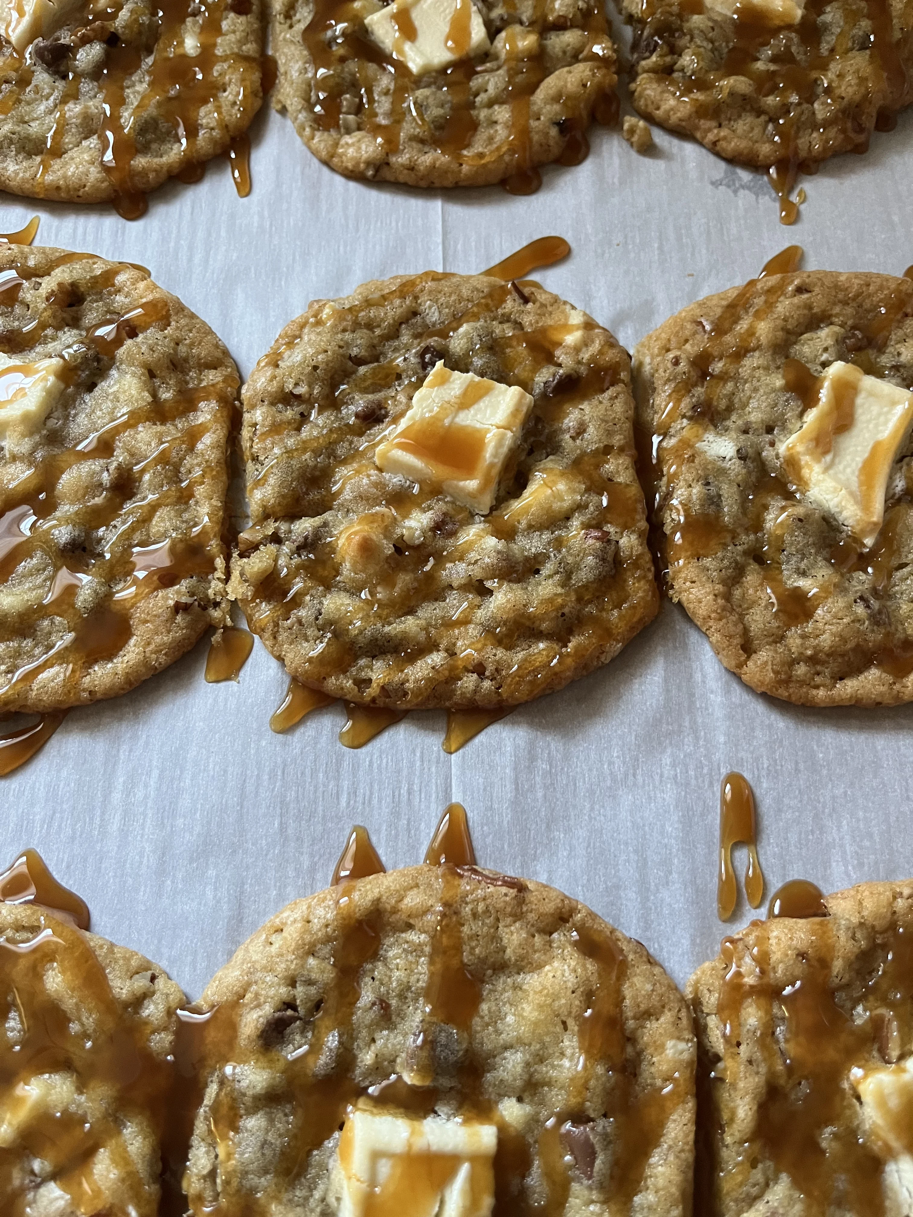 white-chocolate-turtle-cookies