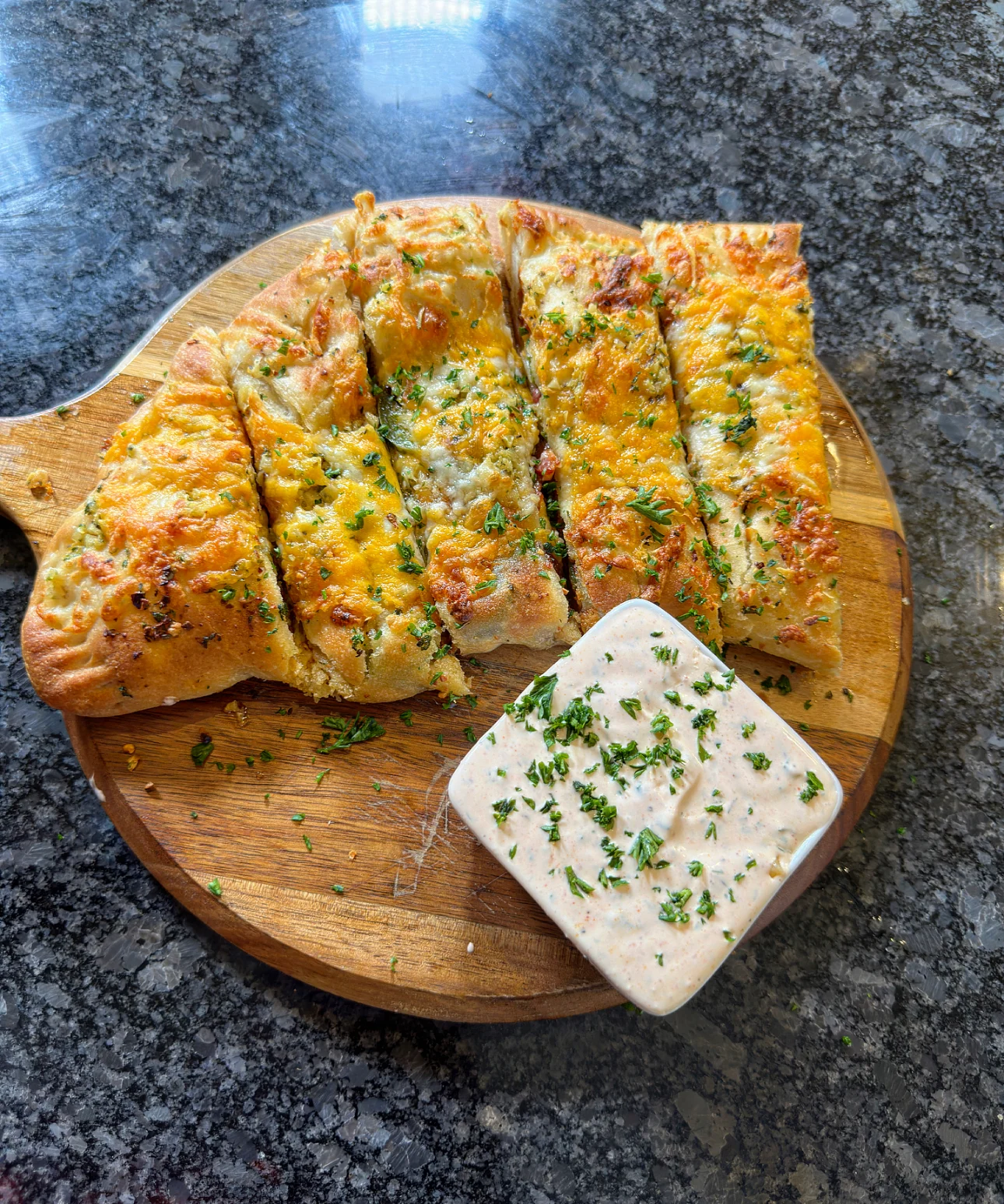 cheesy-jalapeno-bacon-stuffed-garlic-bread