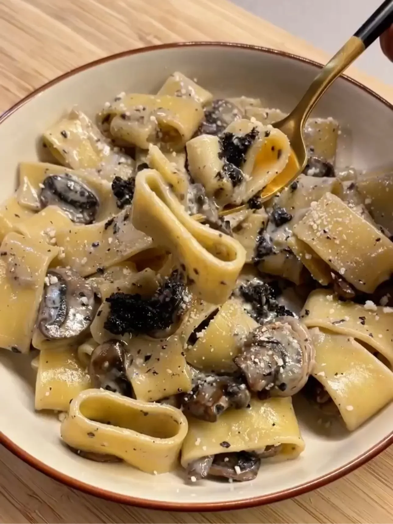 mushroom-and-truffle-cream-pasta-(df)