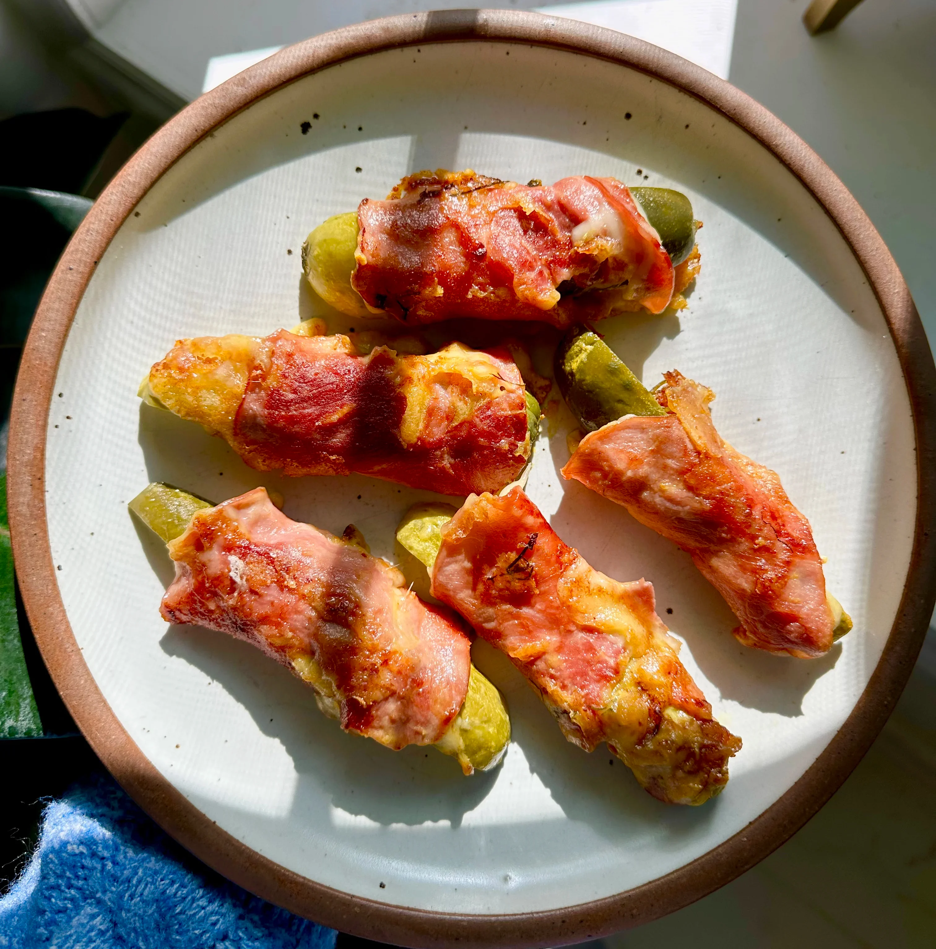 crispy-ham-n'-cheese-pickle-spears