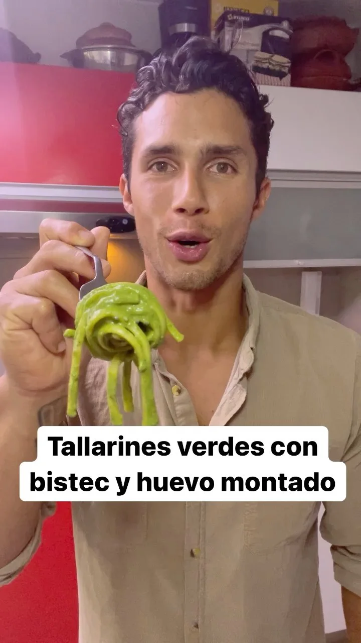 tallarines-verdes-con-bistec-y-huevo-montado