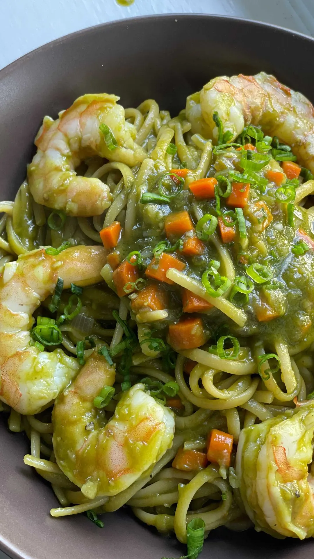 pasta-con-salsa-de-seco-y-langostinos