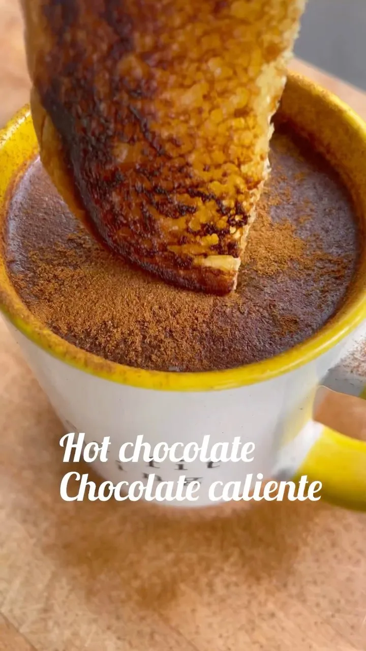chocolate-caliente-con-pan-tostado
