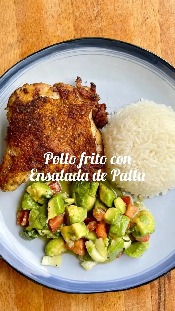 pollo-frito-con-ensalada-de-palta