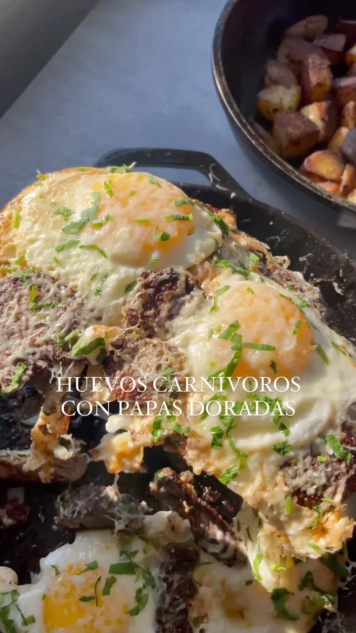 huevos-carnivoros-con-papas-doradas