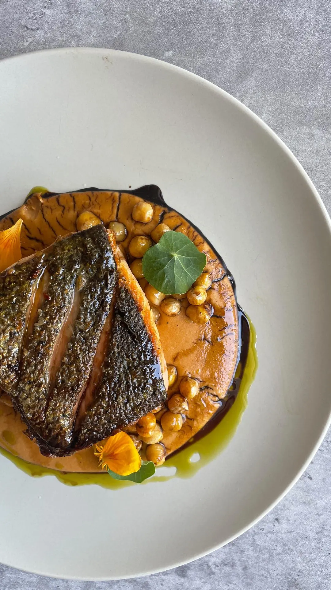 salmon-con-pure-de-garbanzo