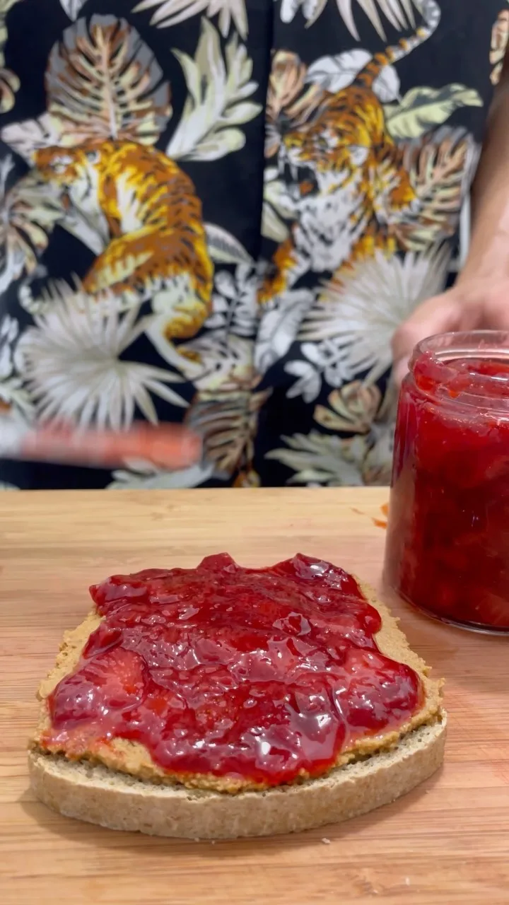 sandwich-de-mantequilla-de-mani-y-mermelada