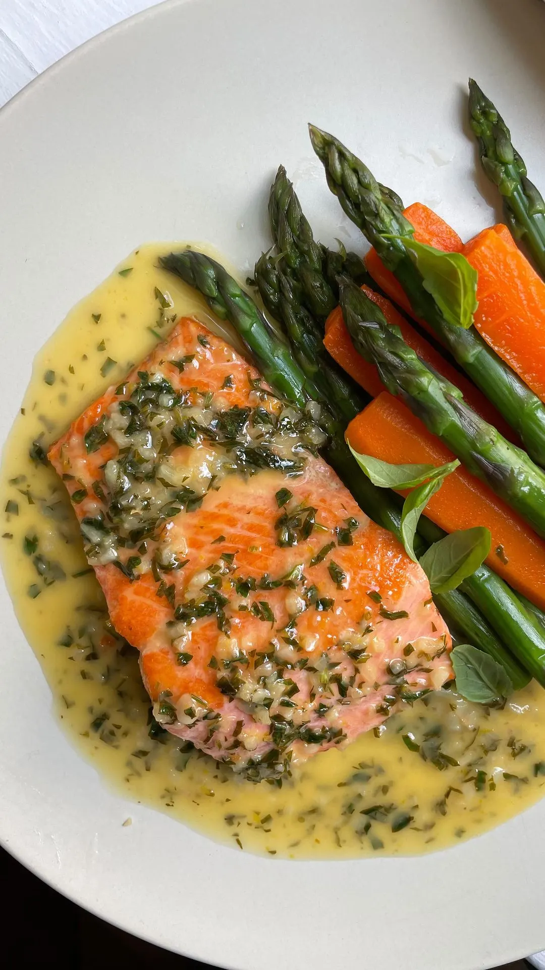 salmon-en-salsa-de-mantequilla-y-limon