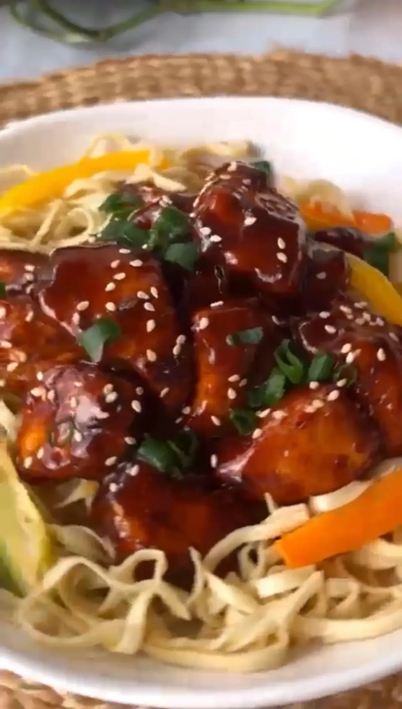 pollo-a-la-naranja-con-fideos-y-vegetales