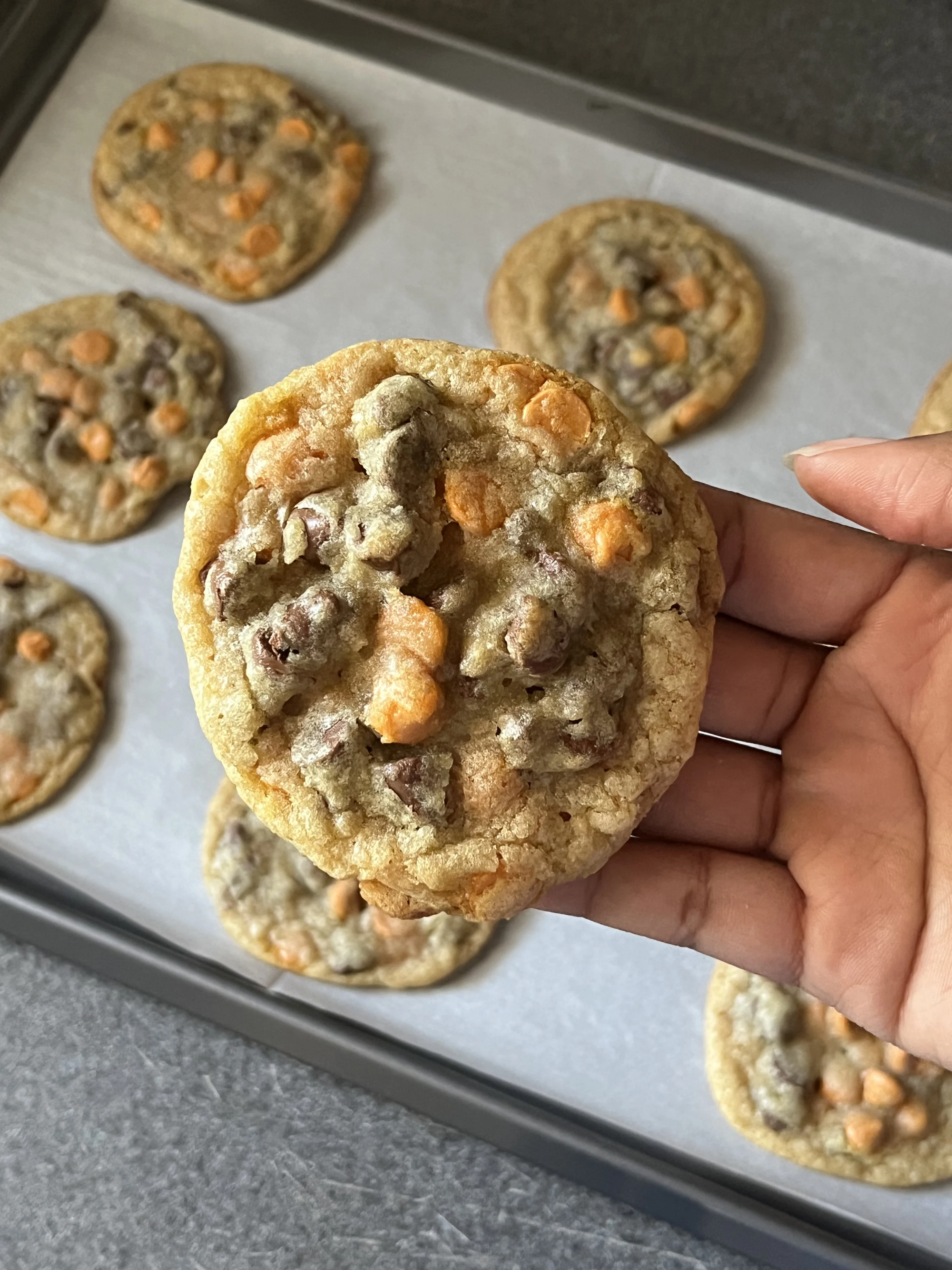 caramel-chocolate-chip-cookies