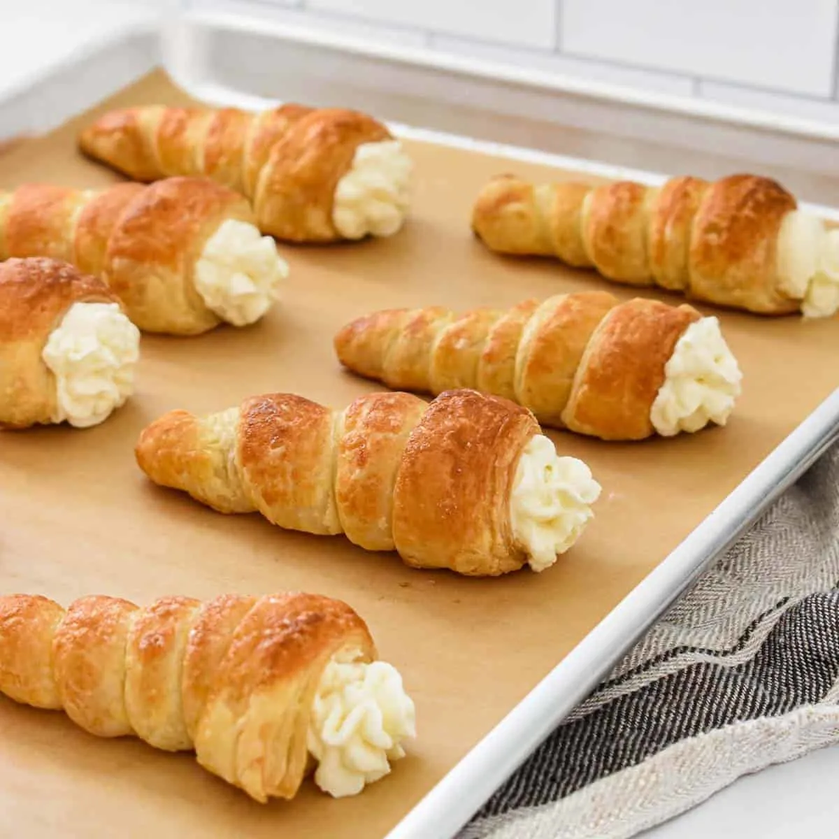 savour-cream-horns-with-cheese-frosting:-a-homemade-delight-for-ice-cream-lovers!