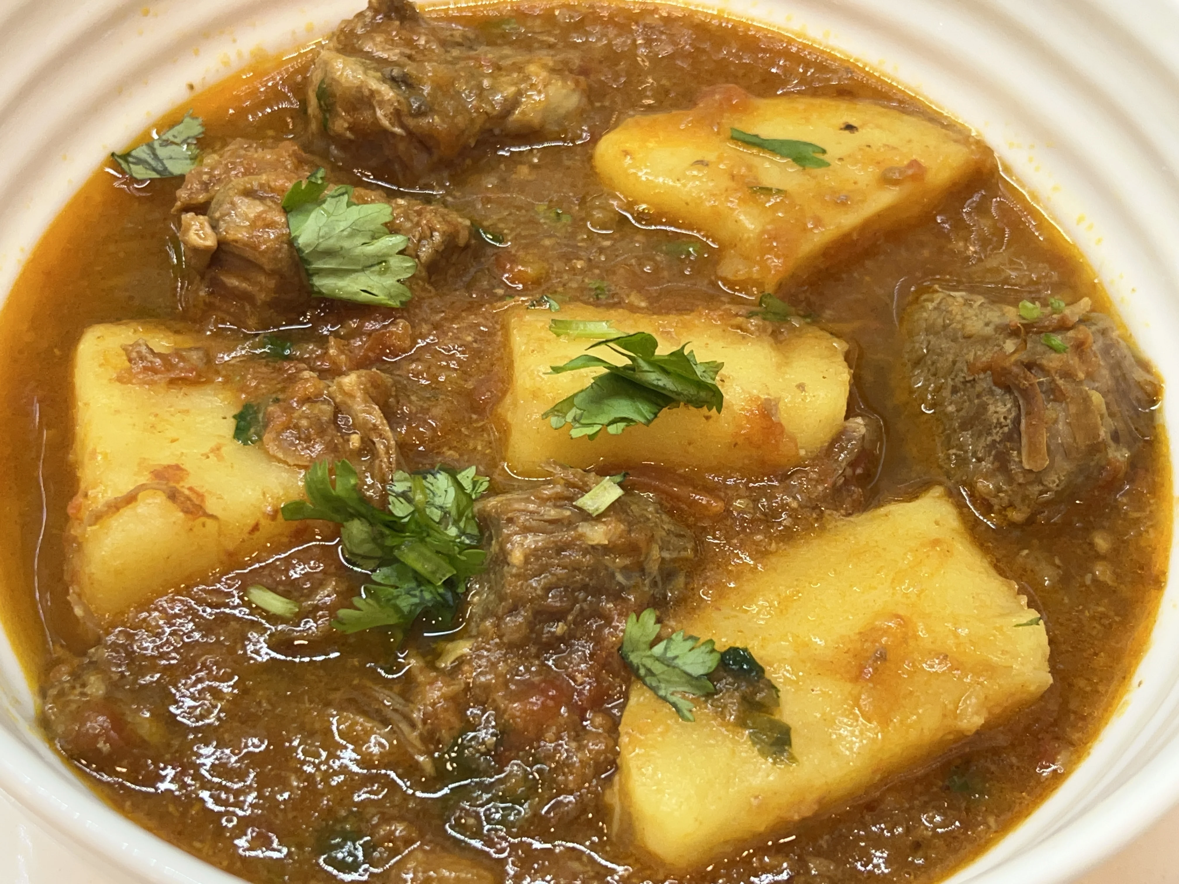 aloo-gosht-(meat-and-potatoes)
