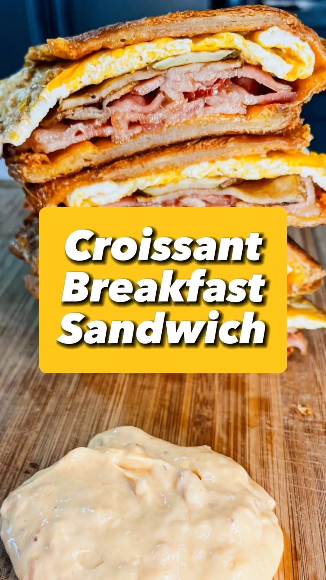 croissant-breakfast-sandwich