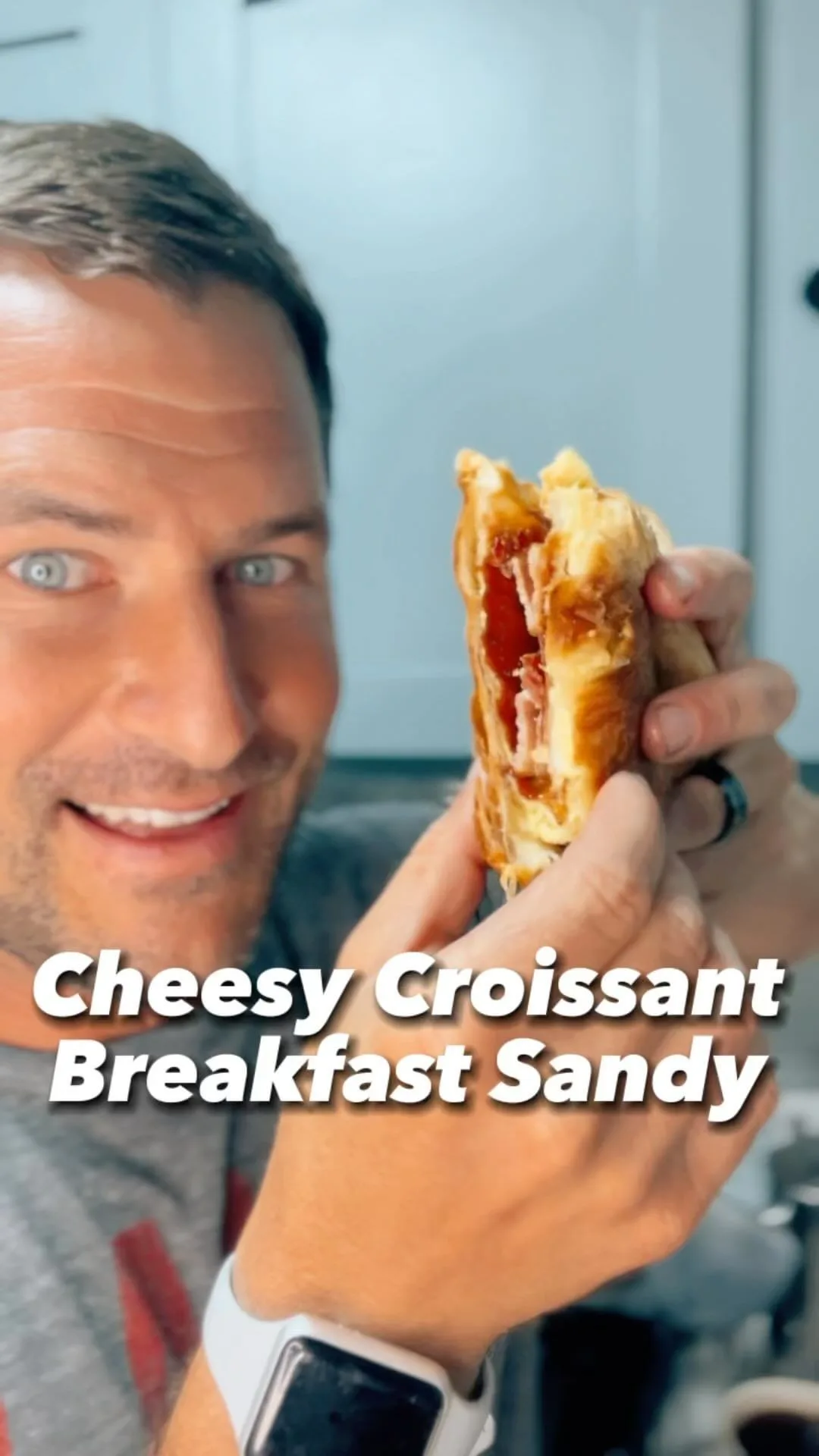 cheesy-croissant-breakfast-sandwich