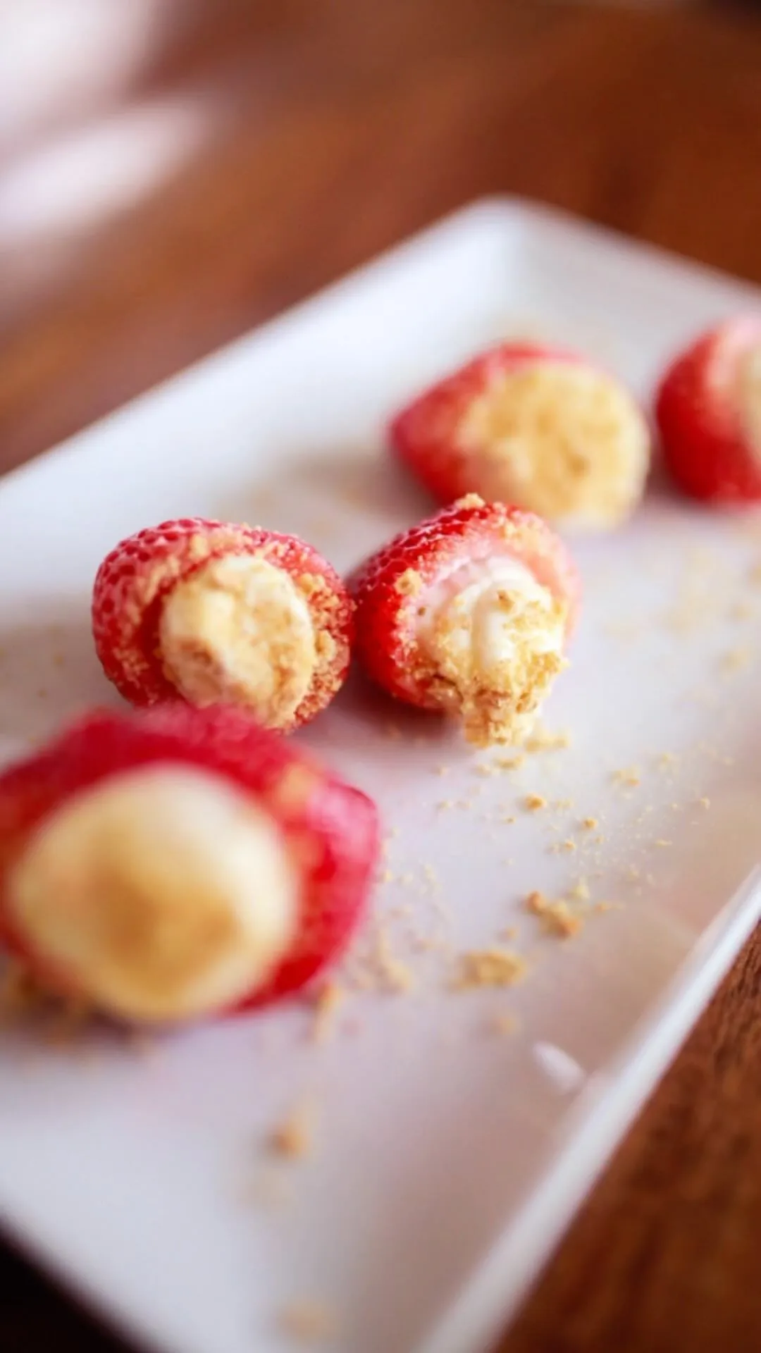 cheesecake-stuffed-strawberries