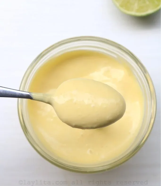 mayonesa-de-ajo-confitado-y-aji-amarillo-garlic-confit-and-yellow-chili-mayonnaise