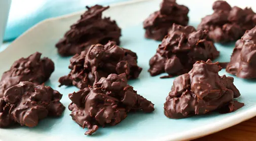 healthier-dark-chocolate-fruit-clusters