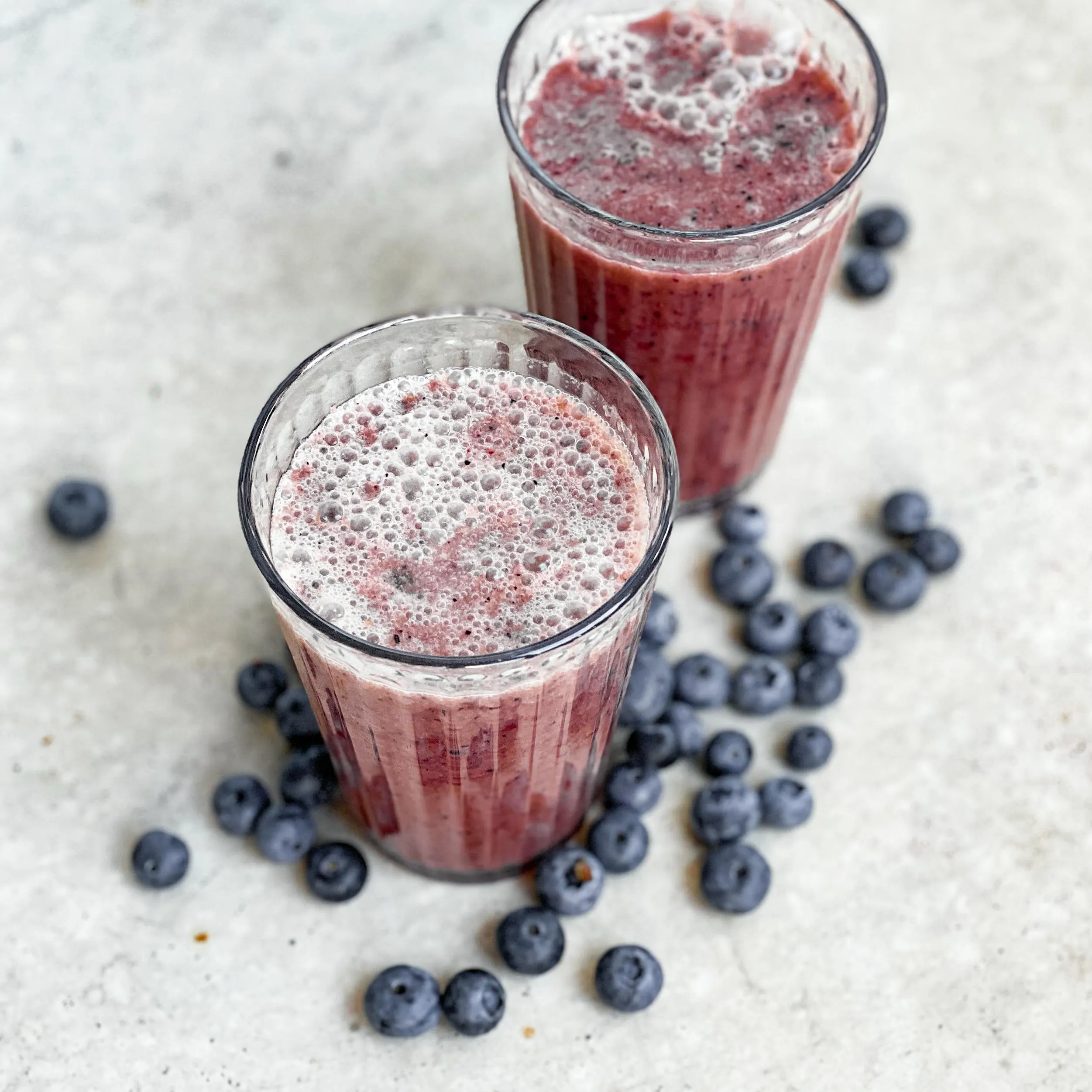 blueberry-and-pomegranate-smoothie