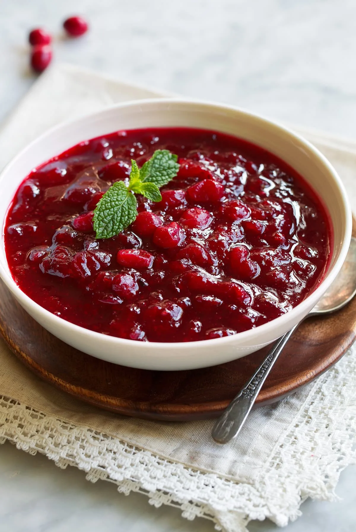 tangy-elegance:-homemade-cranberry-sauce-perfection!
