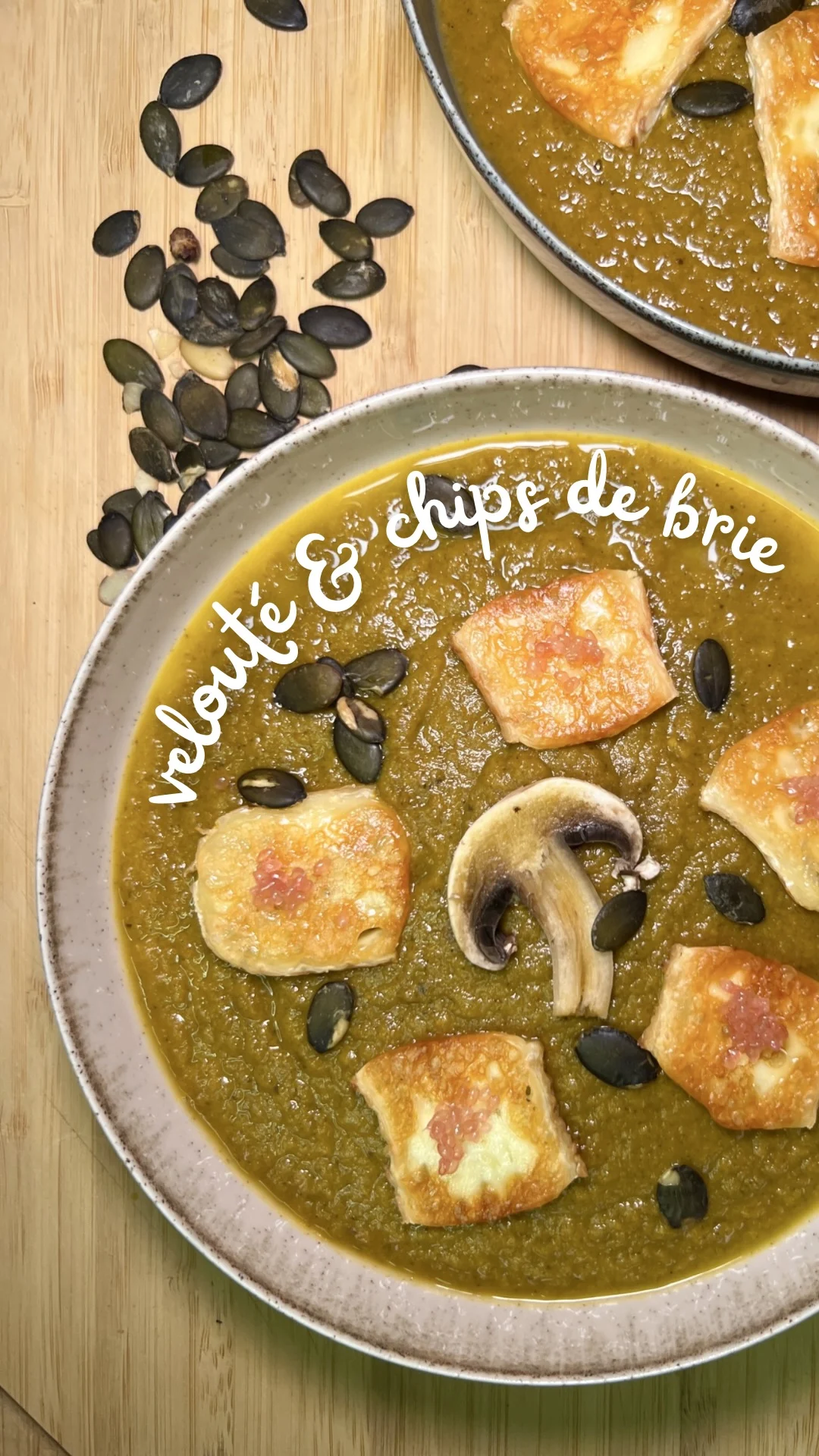 veloute-champignons-carottes-and-chips-de-brie