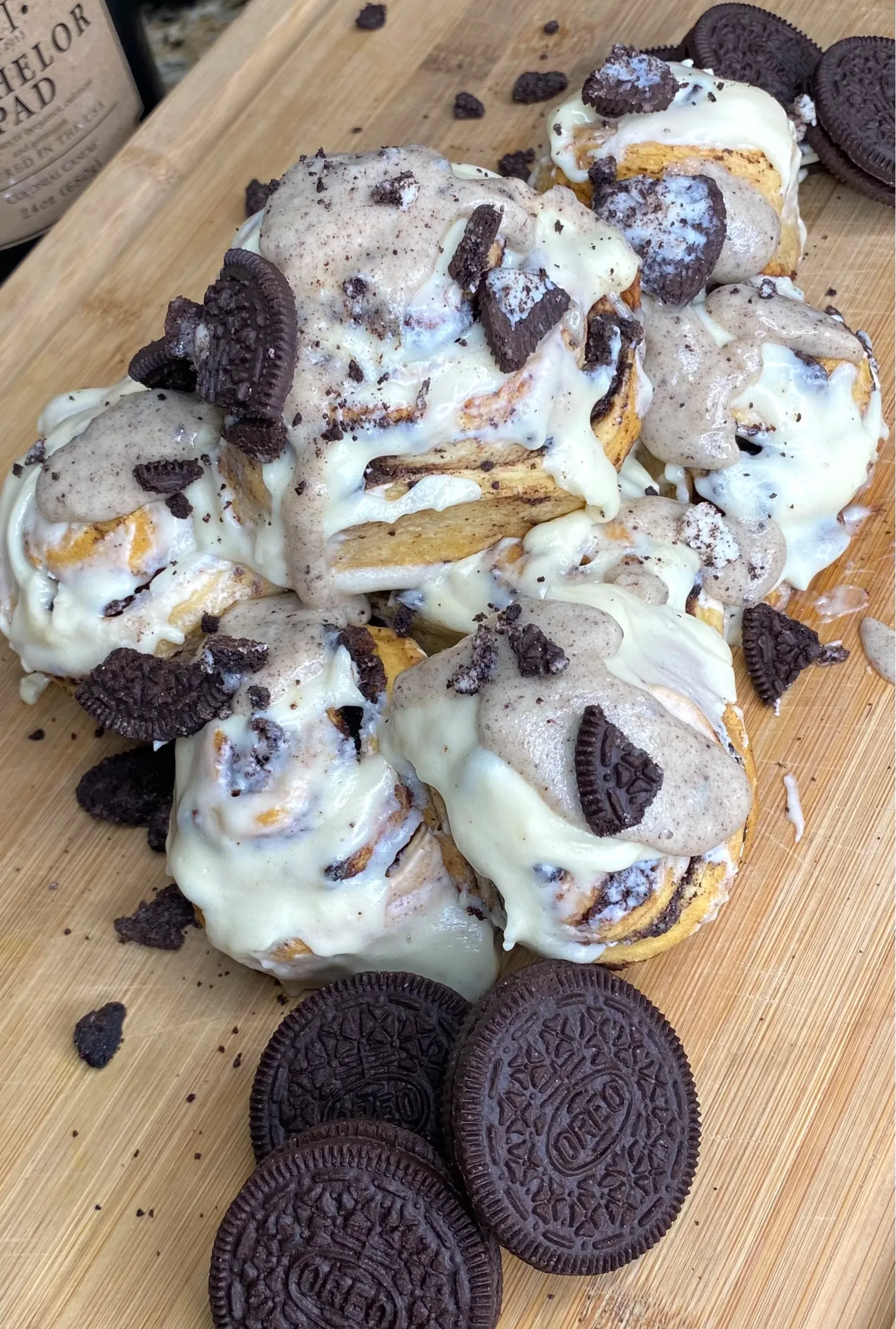 oreo-cinnamon-rolls
