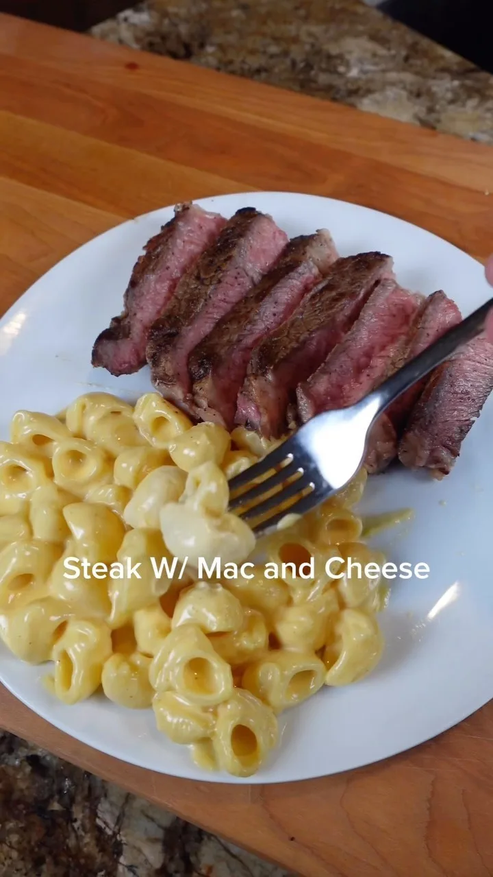 steak-with-mac-and-cheese