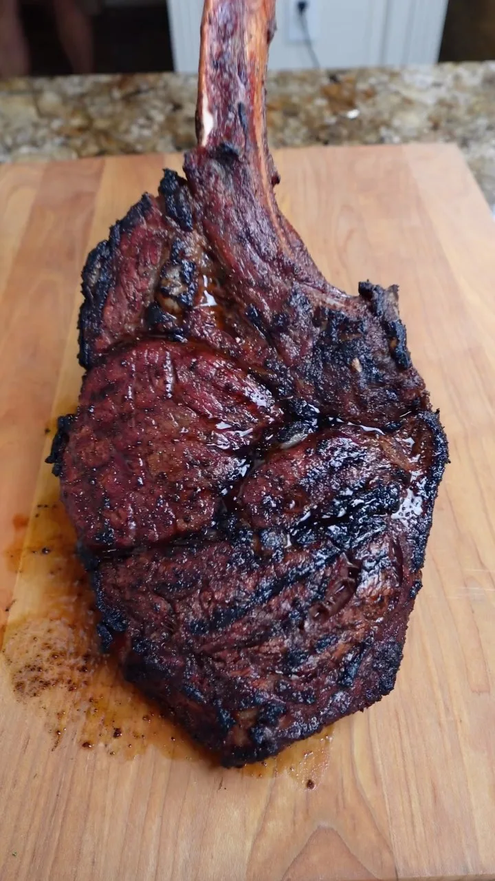 big-tomahawk-steak-with-cowboy-butter-and-mash