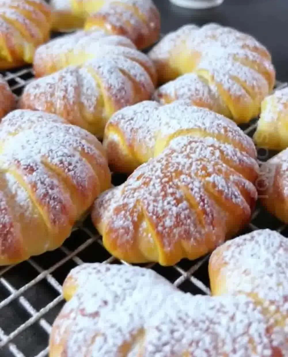 pudding-crescents:-flaky-goodness-filled-with-sweet-surprises!