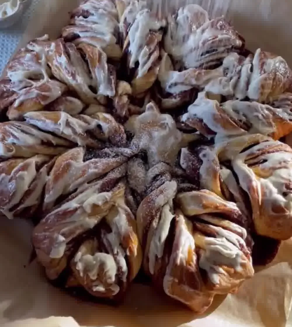 cinnamon-roll-bliss:-irresistible-sweet-spirals!
