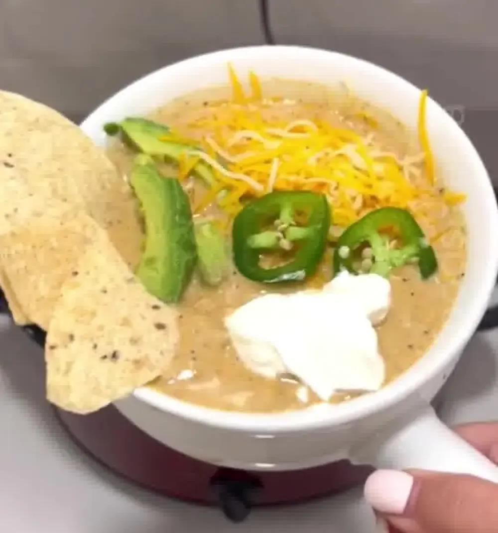 try-the-best-crock-pot-creamy-white-chicken-chili:-easy-homemade-and-perfectly-savoury!