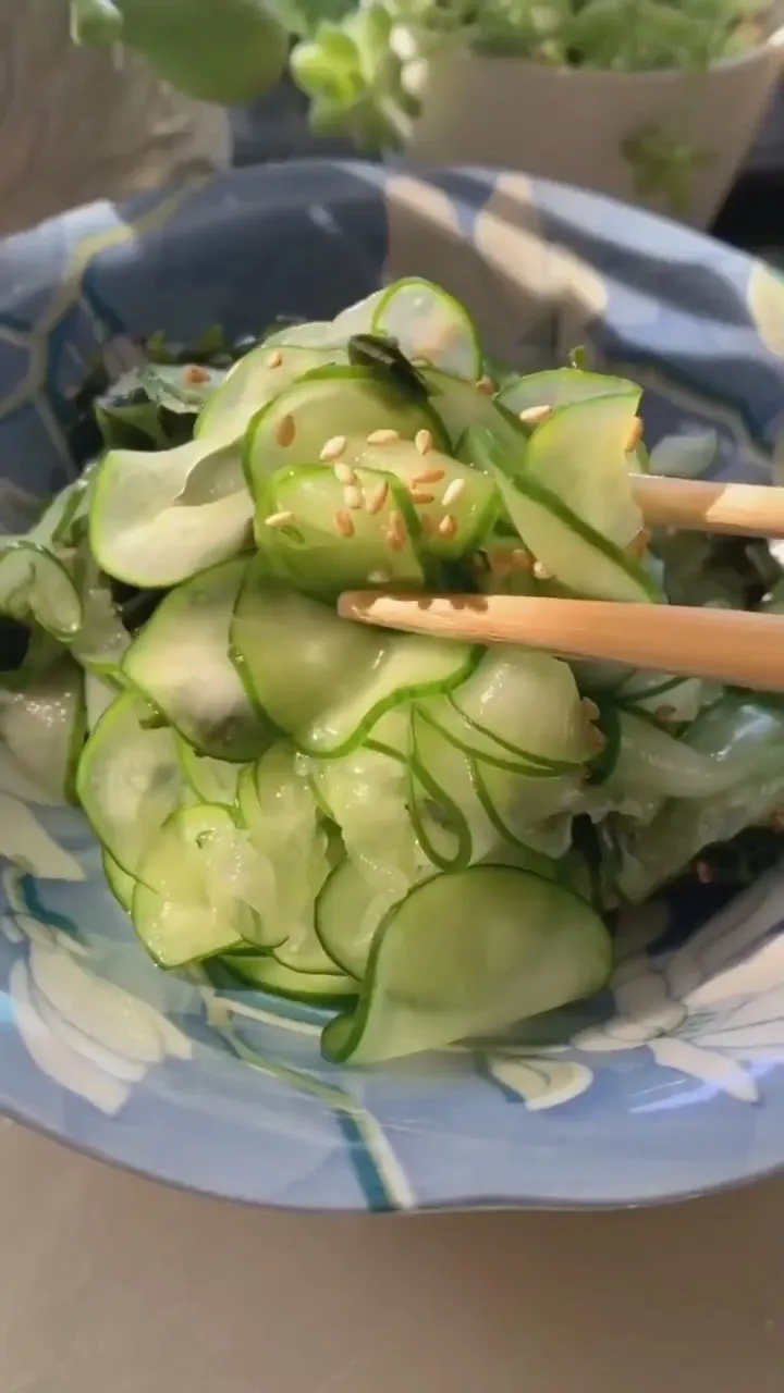cucumber-and-wakame-seaweed-salad