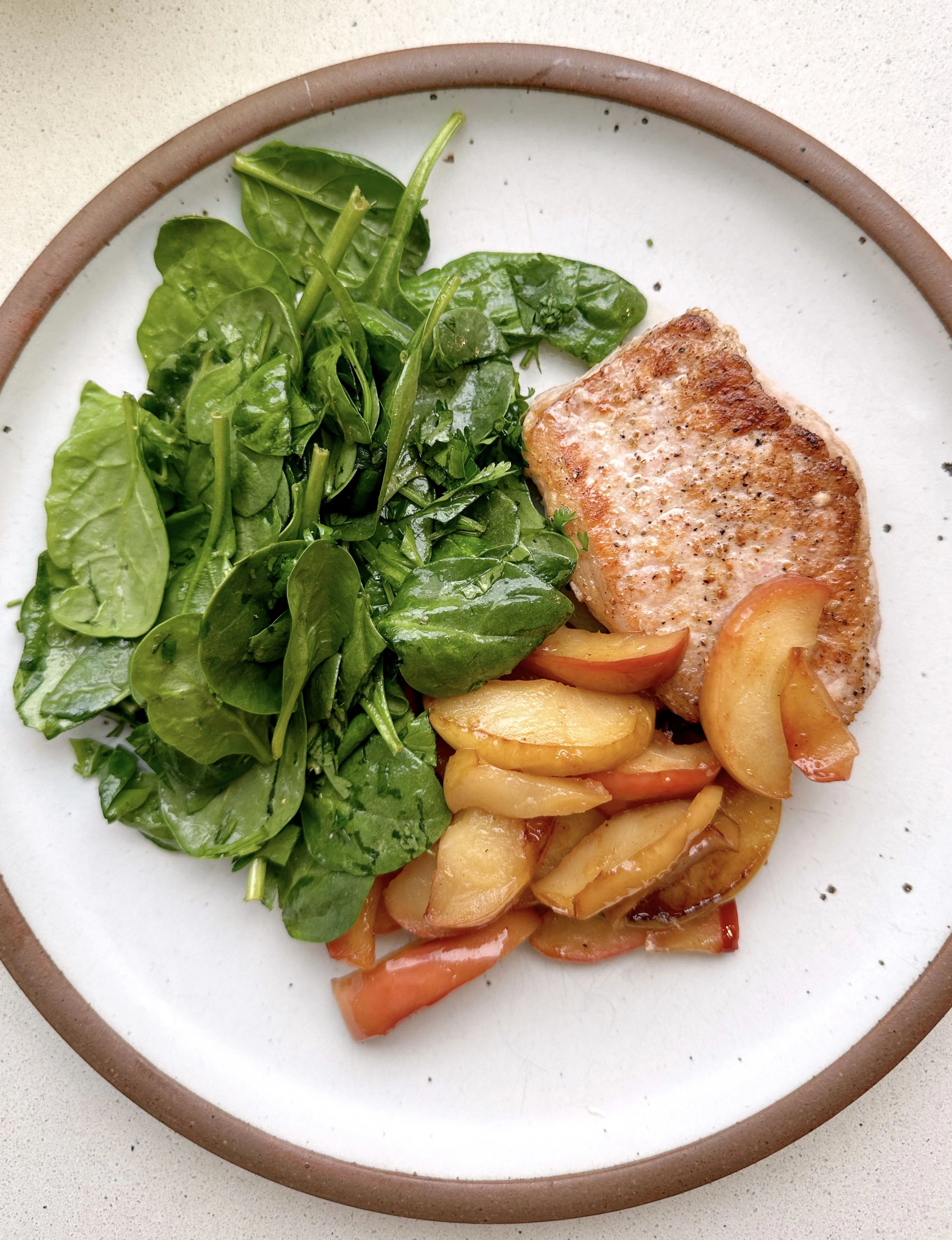 pork-chops-wit-an-apple-compote-n'-herby-salad